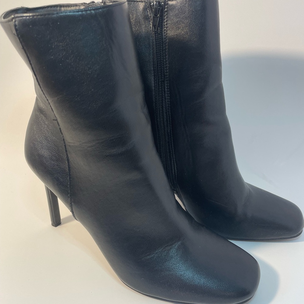 Anne Michelle - OBTAIN Black Dressy Ankle Boots! In fantastic shape and Size 10